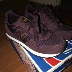 Burgundy and Gold 311 Newbalances😍